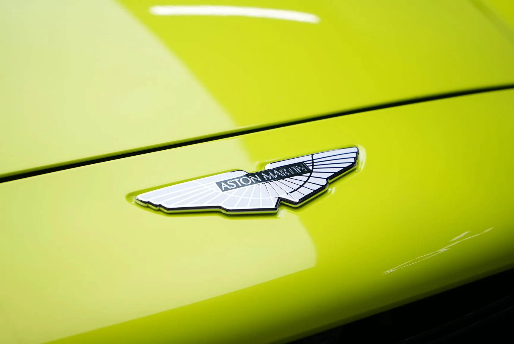 Aston Martin DBX707 Lime Yellow - View 7