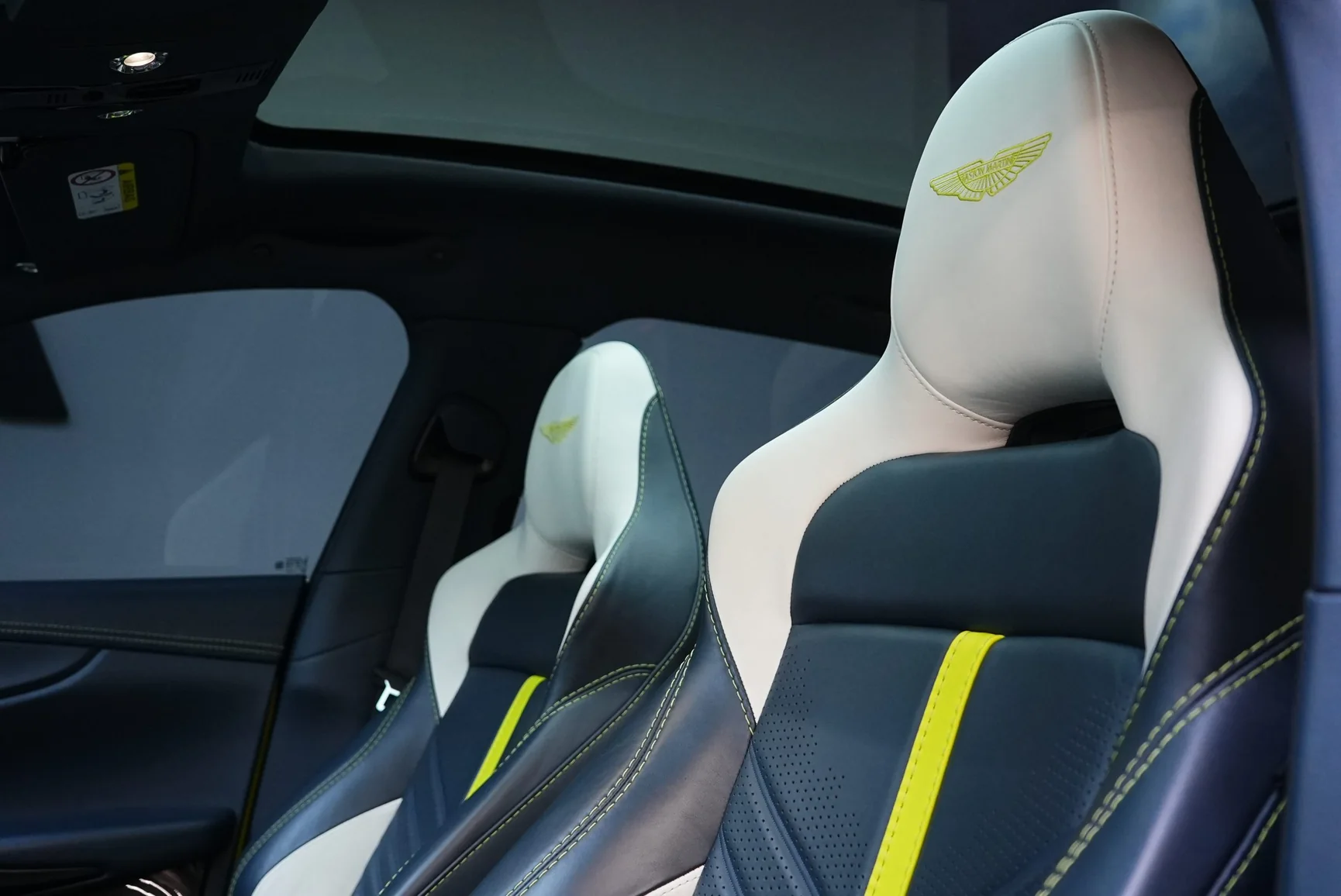 Aston Martin DBX707 Lime Yellow - View 9
