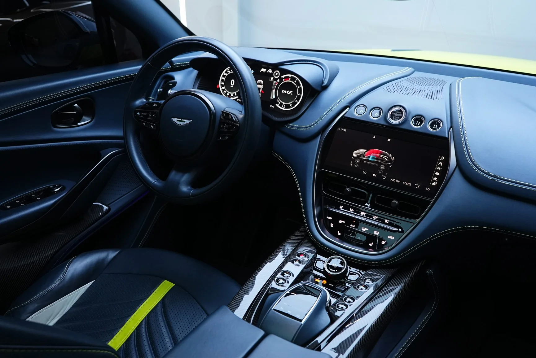 Aston Martin DBX707 Lime Yellow - View 11