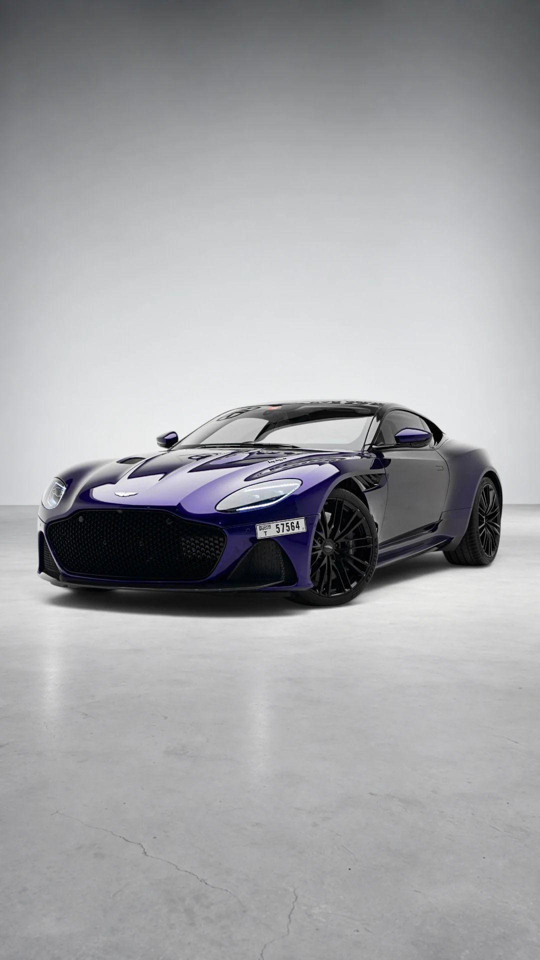 Aston Martin DBS Superleggera Onyx Black Fullbleed Shot