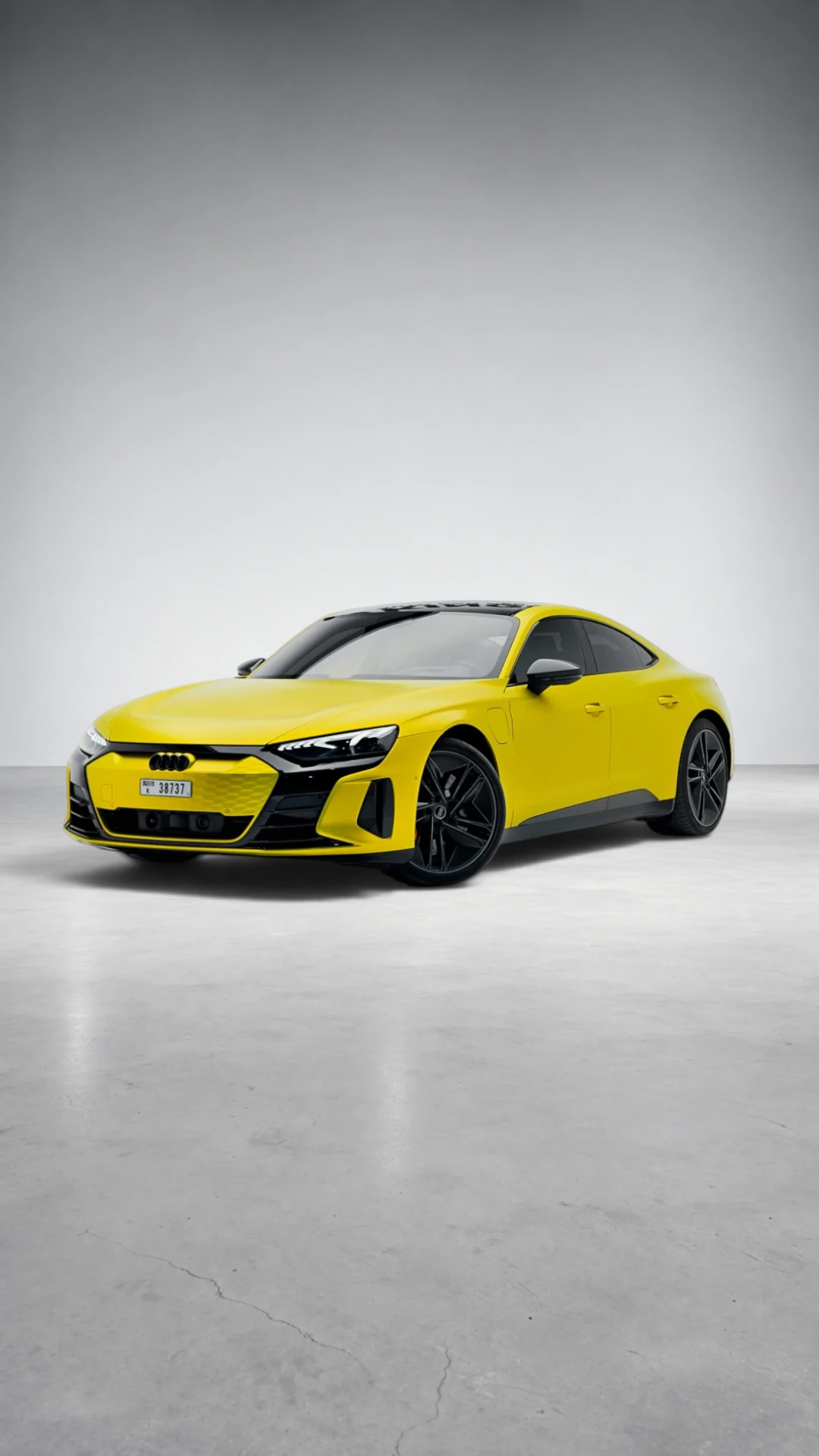 Audi RS e-tron GT — Tactical Gold in Dubai