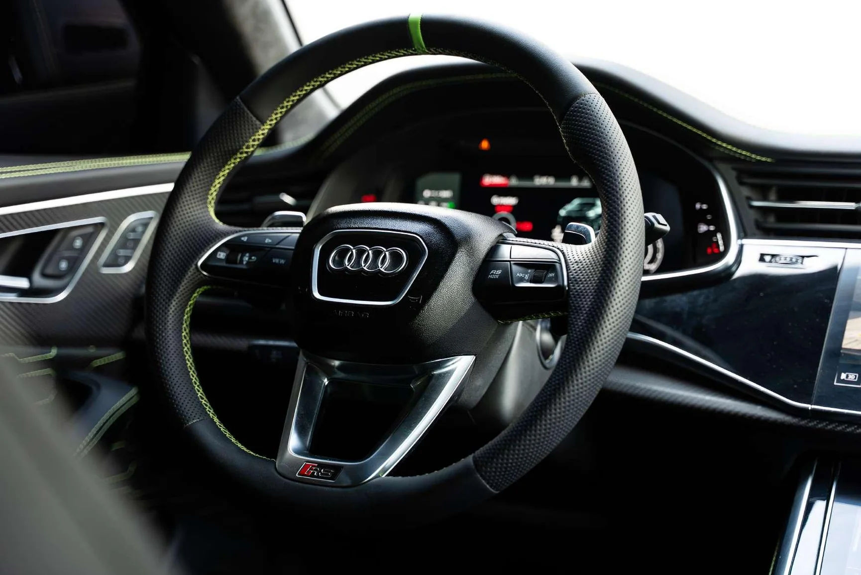 اجاره Audi RS Q8 Green در دبی – تصویر 9