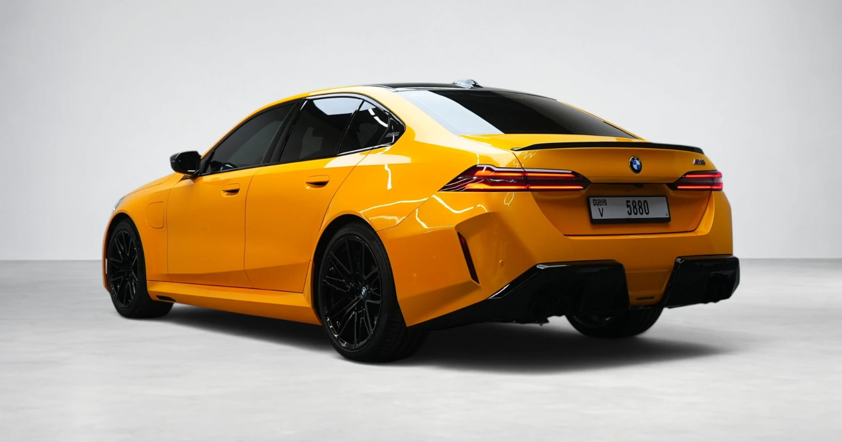 اجاره BMW M5 G90 Yellow در دبی – تصویر 3