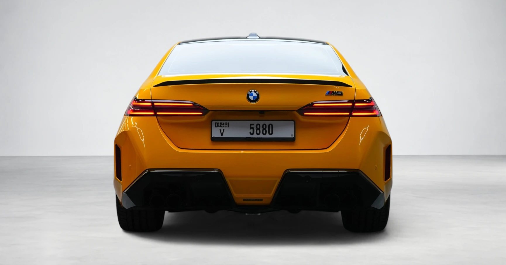اجاره BMW M5 G90 Yellow در دبی – تصویر 4