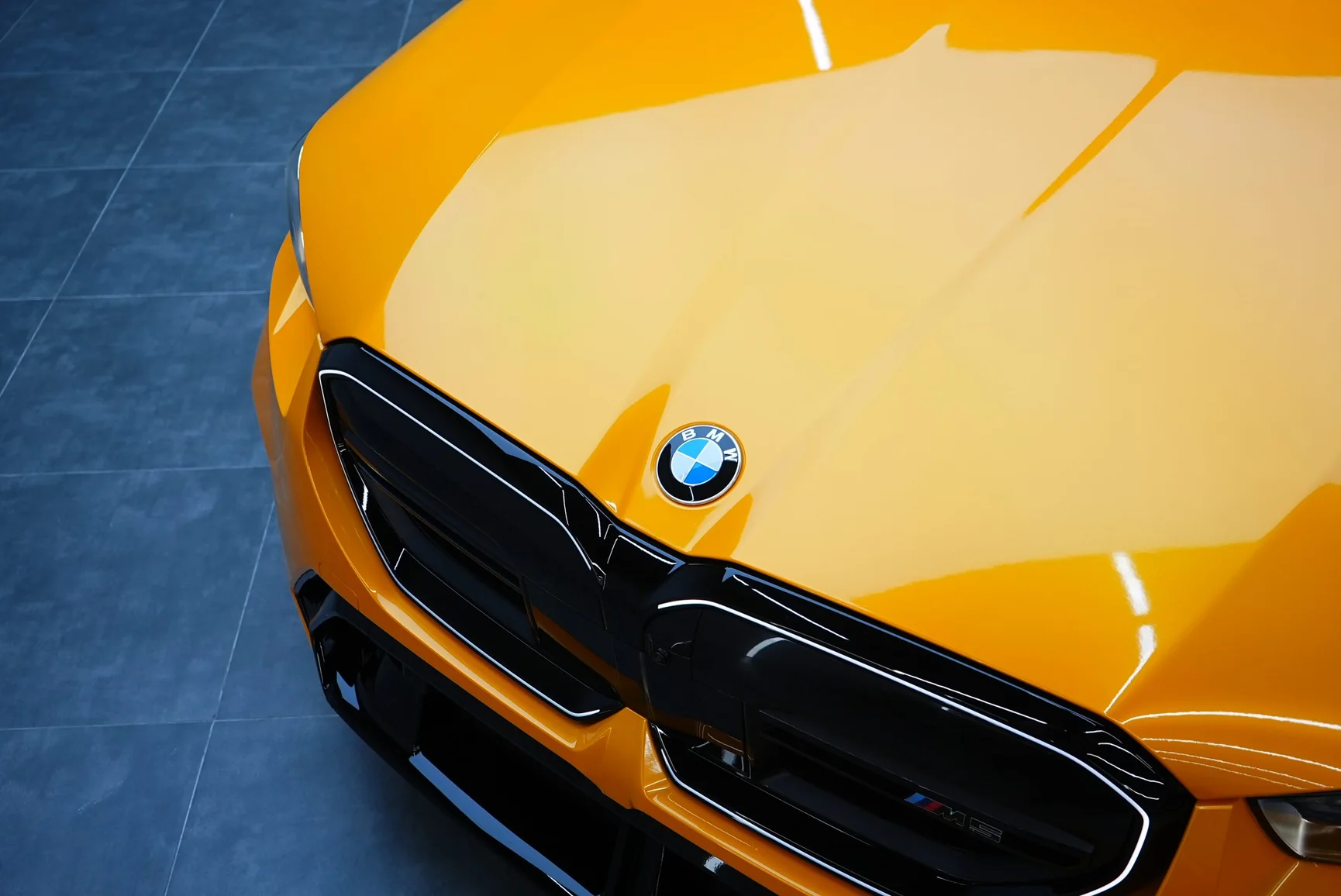 اجاره BMW M5 G90 Yellow در دبی – تصویر 5
