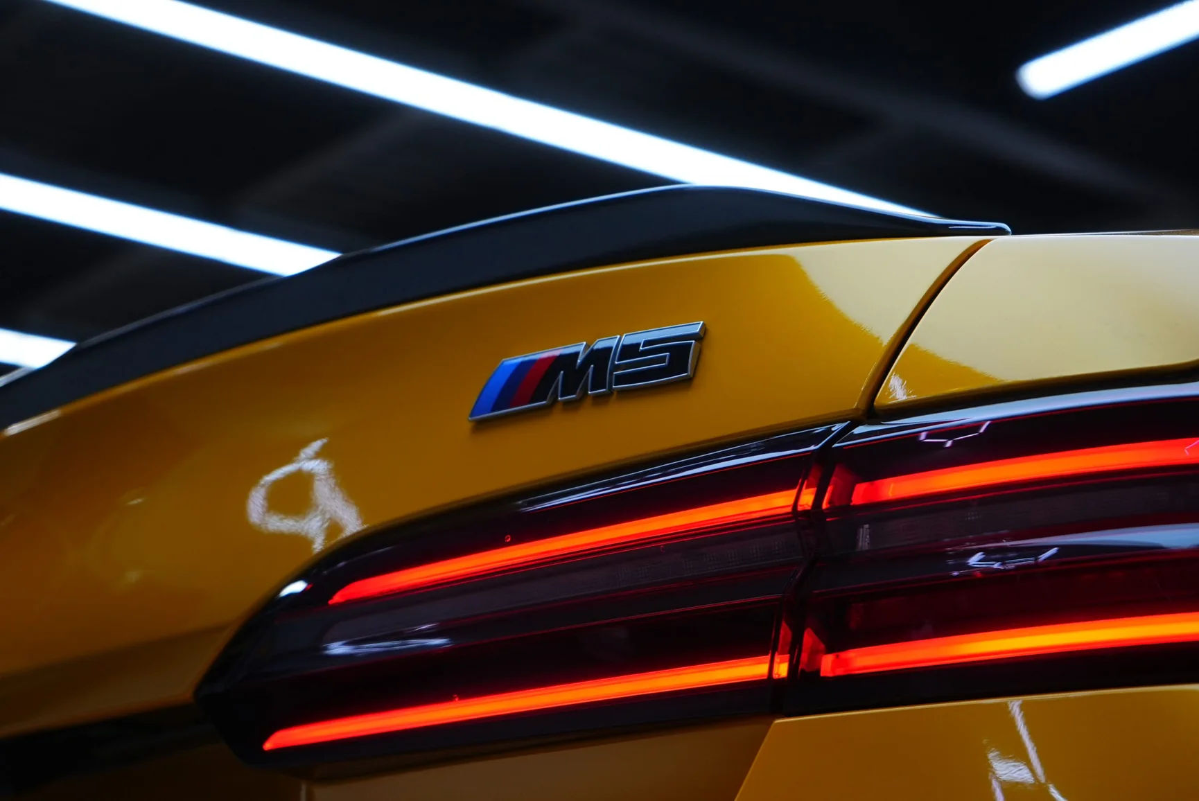 اجاره BMW M5 G90 Yellow در دبی – تصویر 7