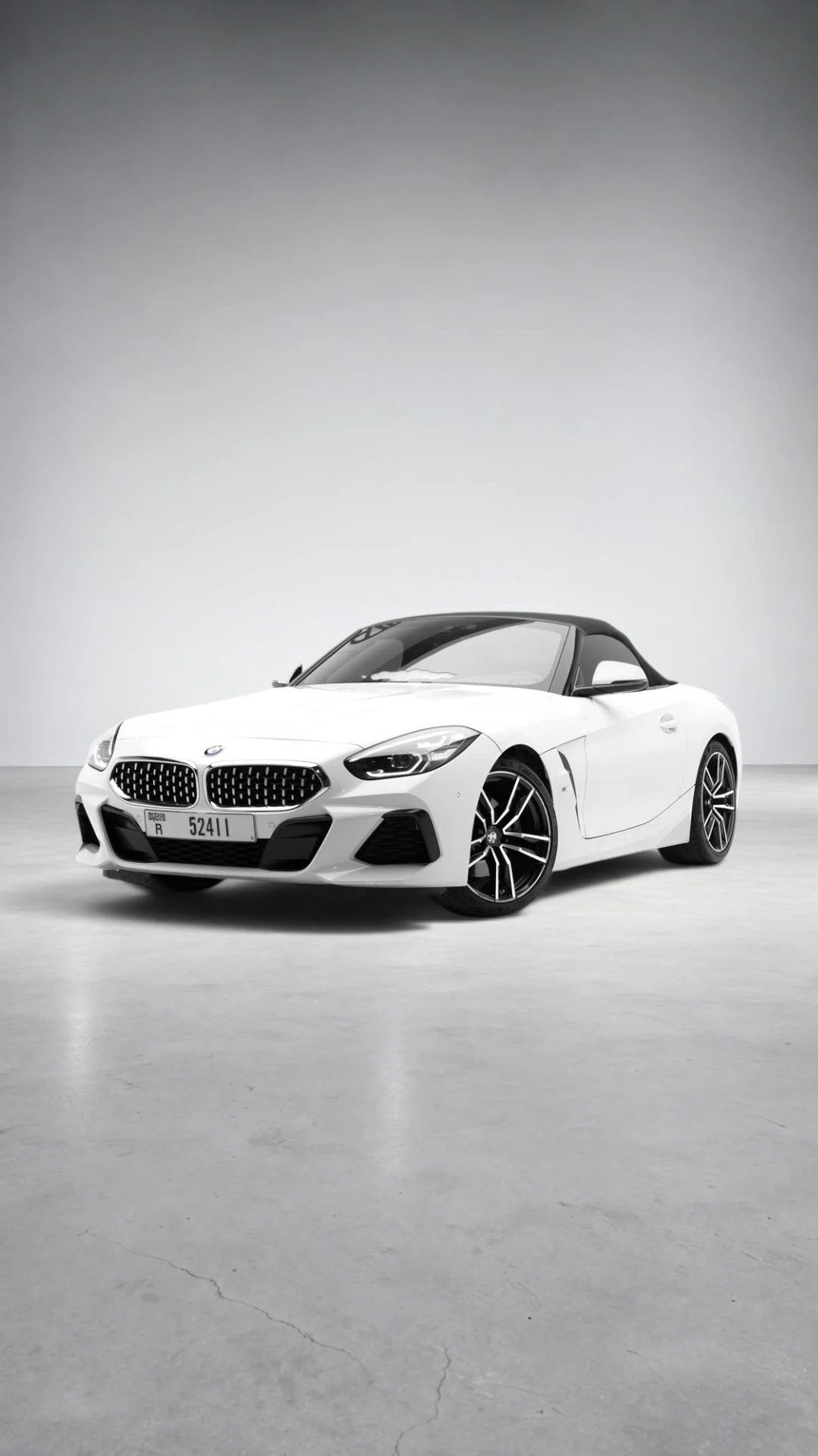 BMW Z4 sDrive Roadster — Alpine White in Dubai