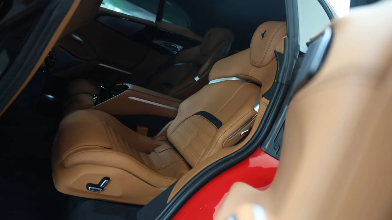 اجاره Ferrari Purosangue Red در دبی – تصویر 6