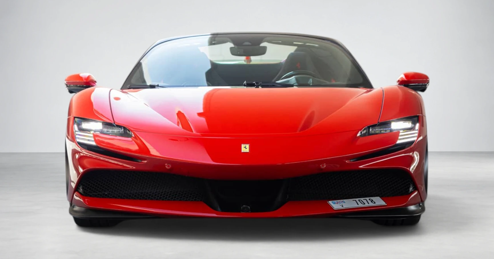 Ferrari SF90 Spider Red mieten in Dubai – Foto 2