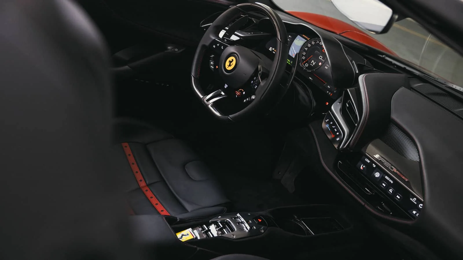 Ferrari SF90 Spider Red mieten in Dubai – Foto 9
