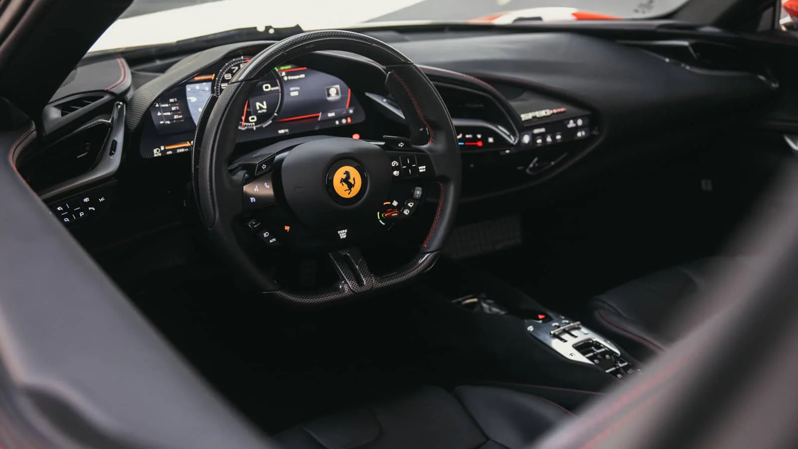 Ferrari SF90 Spider Red mieten in Dubai – Foto 8