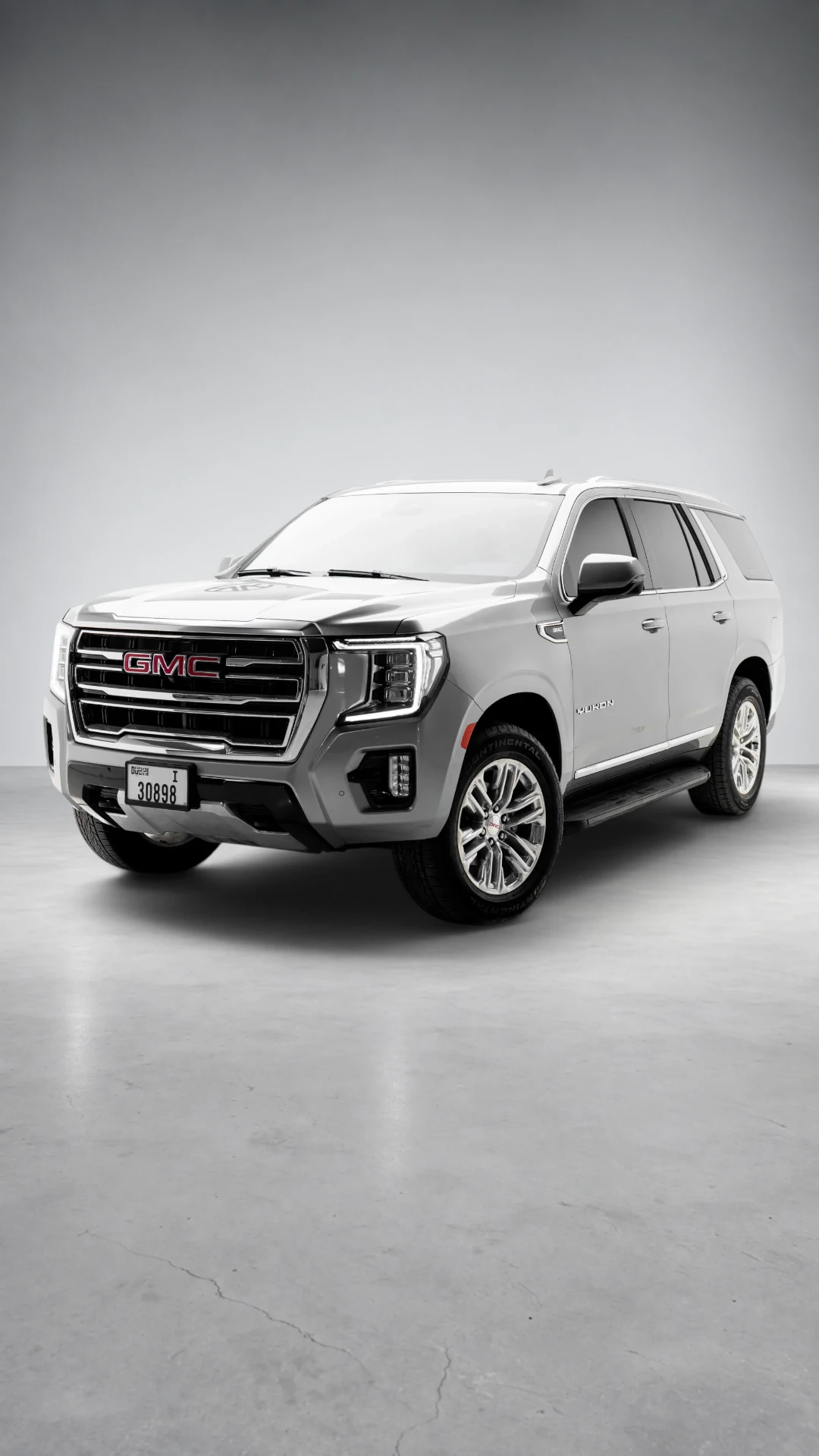 GMC Yukon SLT Premium 8-Seater — Sterling Silver in Dubai