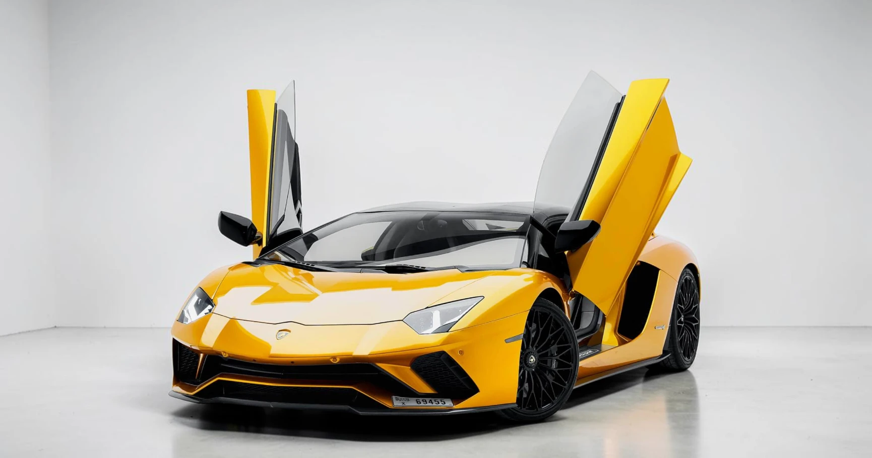 Lamborghini Aventador S Roadster - View 1
