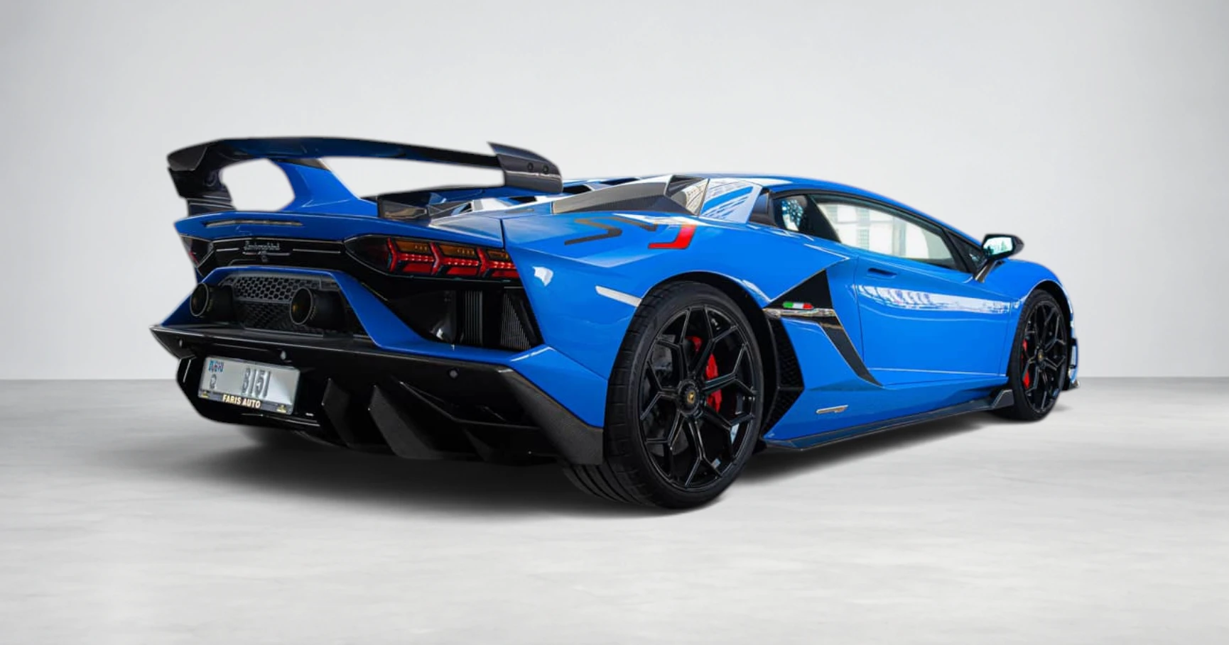 Lamborghini Aventador SVJ Blue - View 3