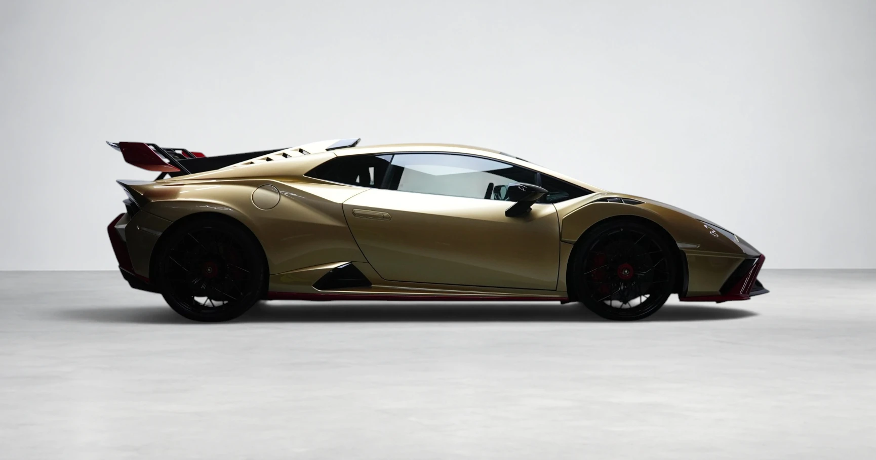 Lamborghini Lamborghini Huracan STO Gold - View 2