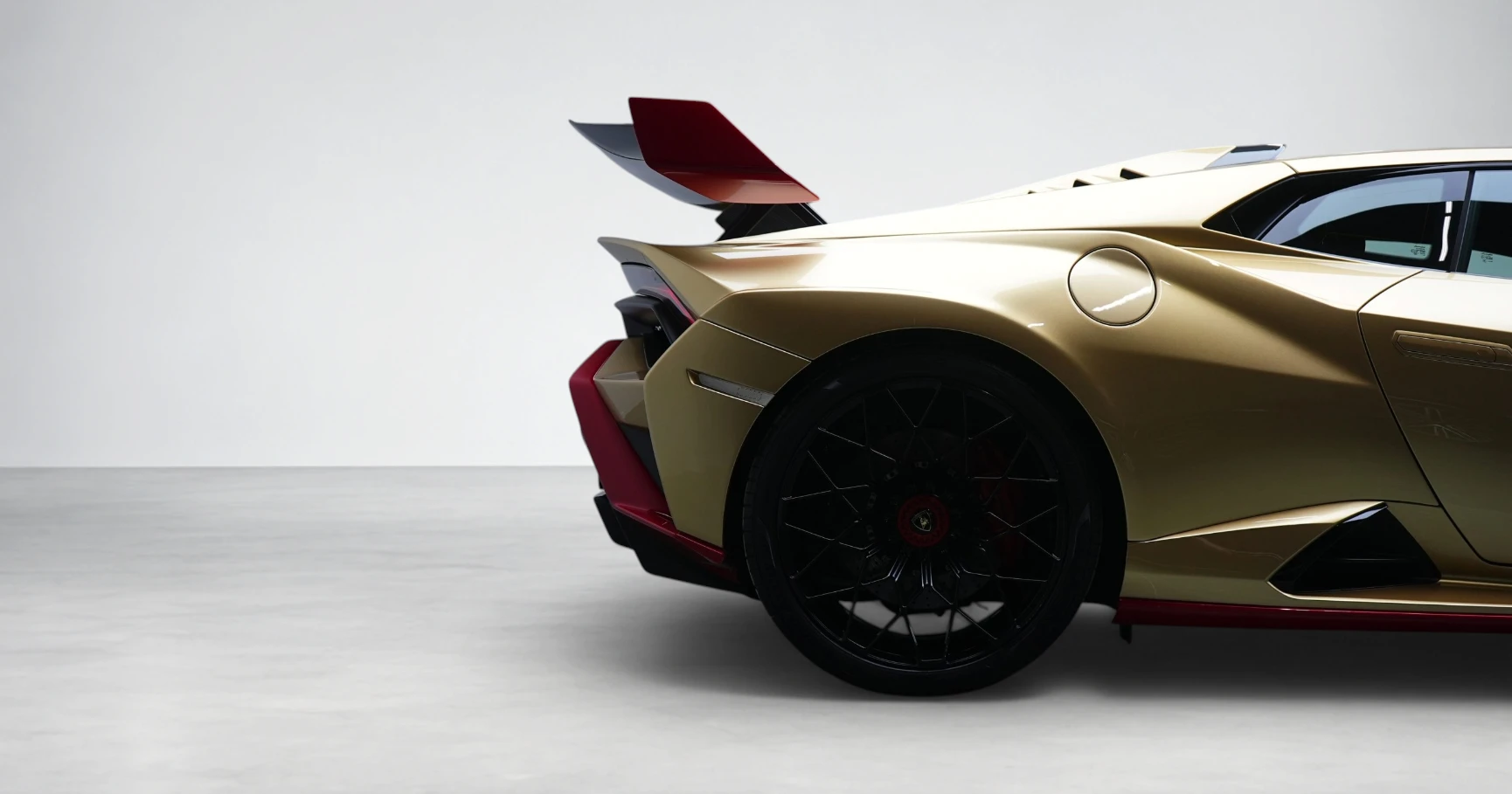 Lamborghini Lamborghini Huracan STO Gold - View 3