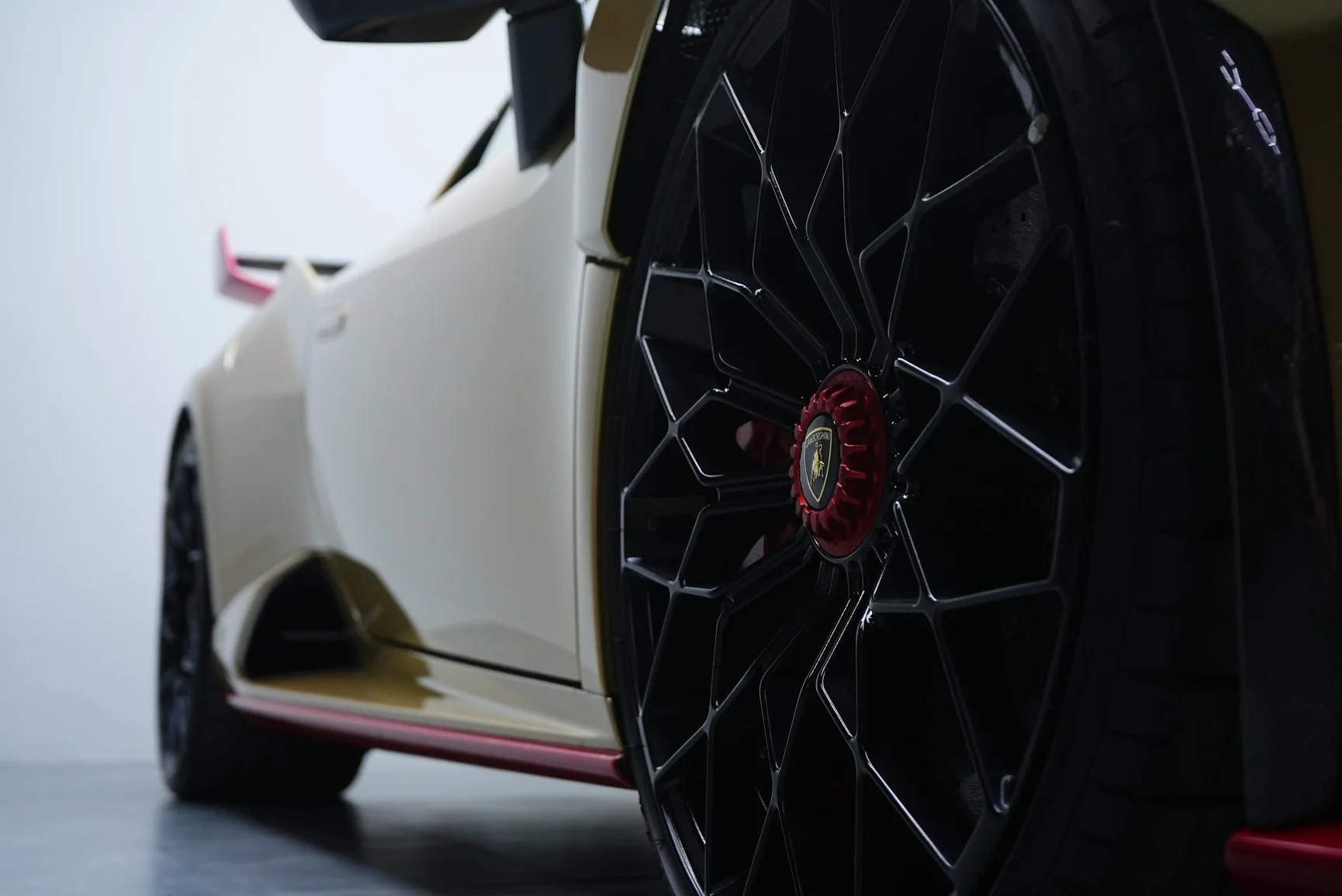 Lamborghini Lamborghini Huracan STO Gold - View 7