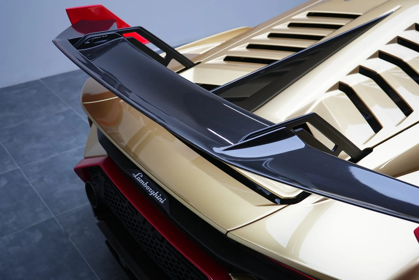 Lamborghini Lamborghini Huracan STO Gold - View 8