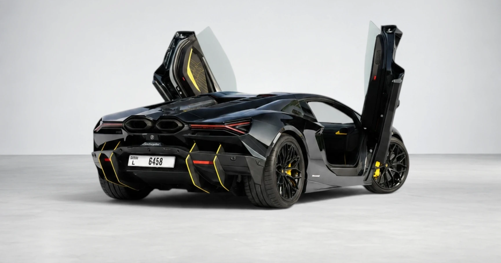 Lamborghini Revuelto Black mieten in Dubai – Foto 4