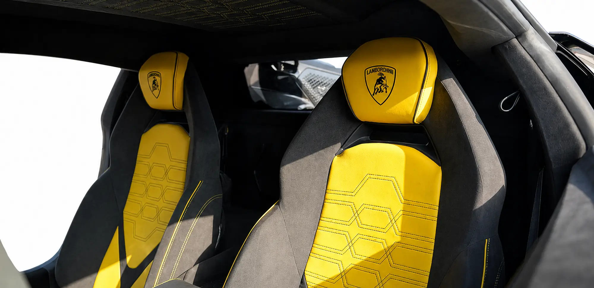 Lamborghini Revuelto Black mieten in Dubai – Foto 7