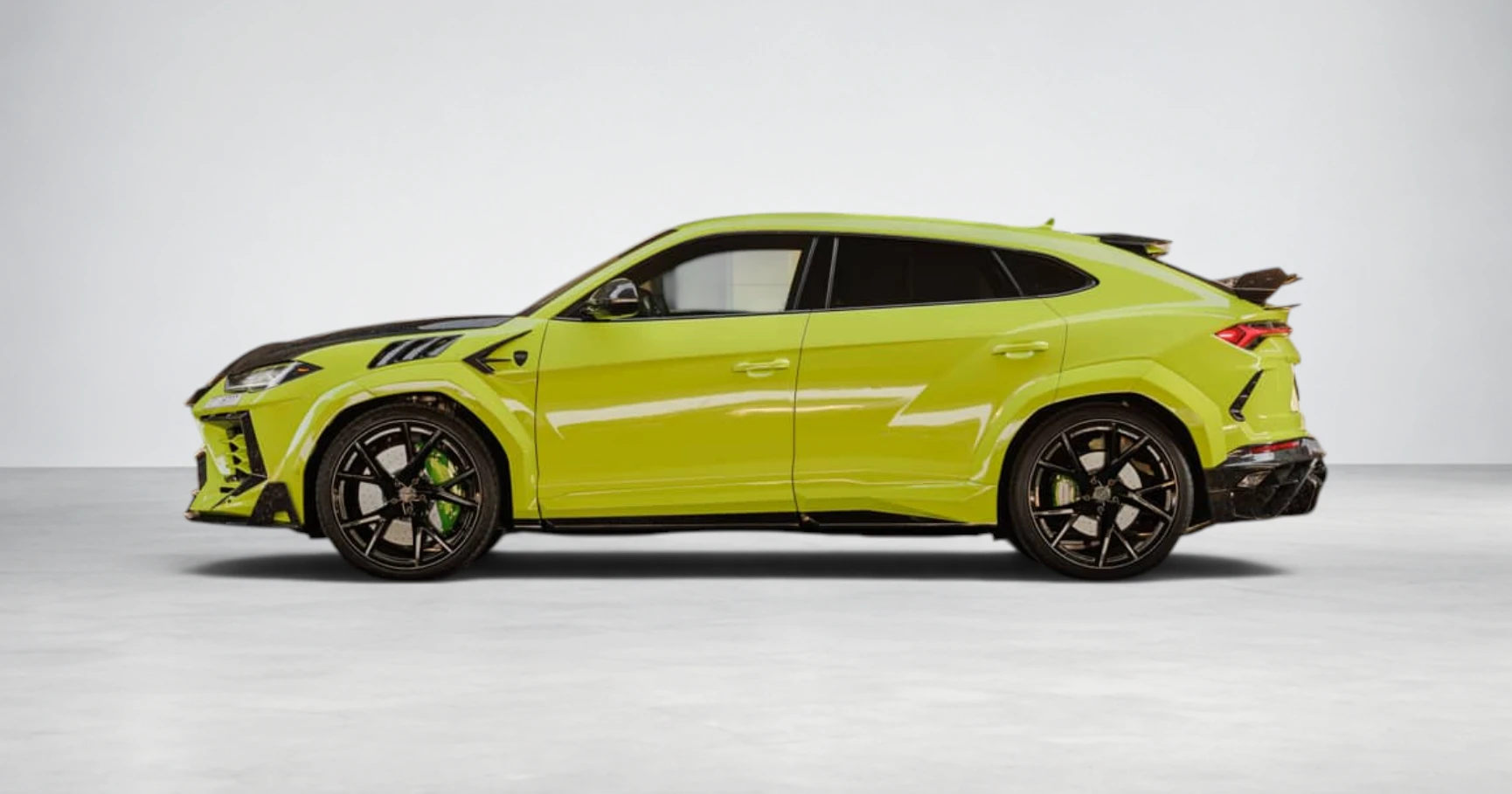 Lamborghini Urus Mansory Lime Green mieten in Dubai – Foto 2