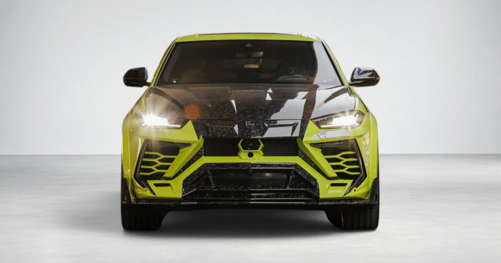 Lamborghini Urus Mansory Lime Green mieten in Dubai – Foto 3