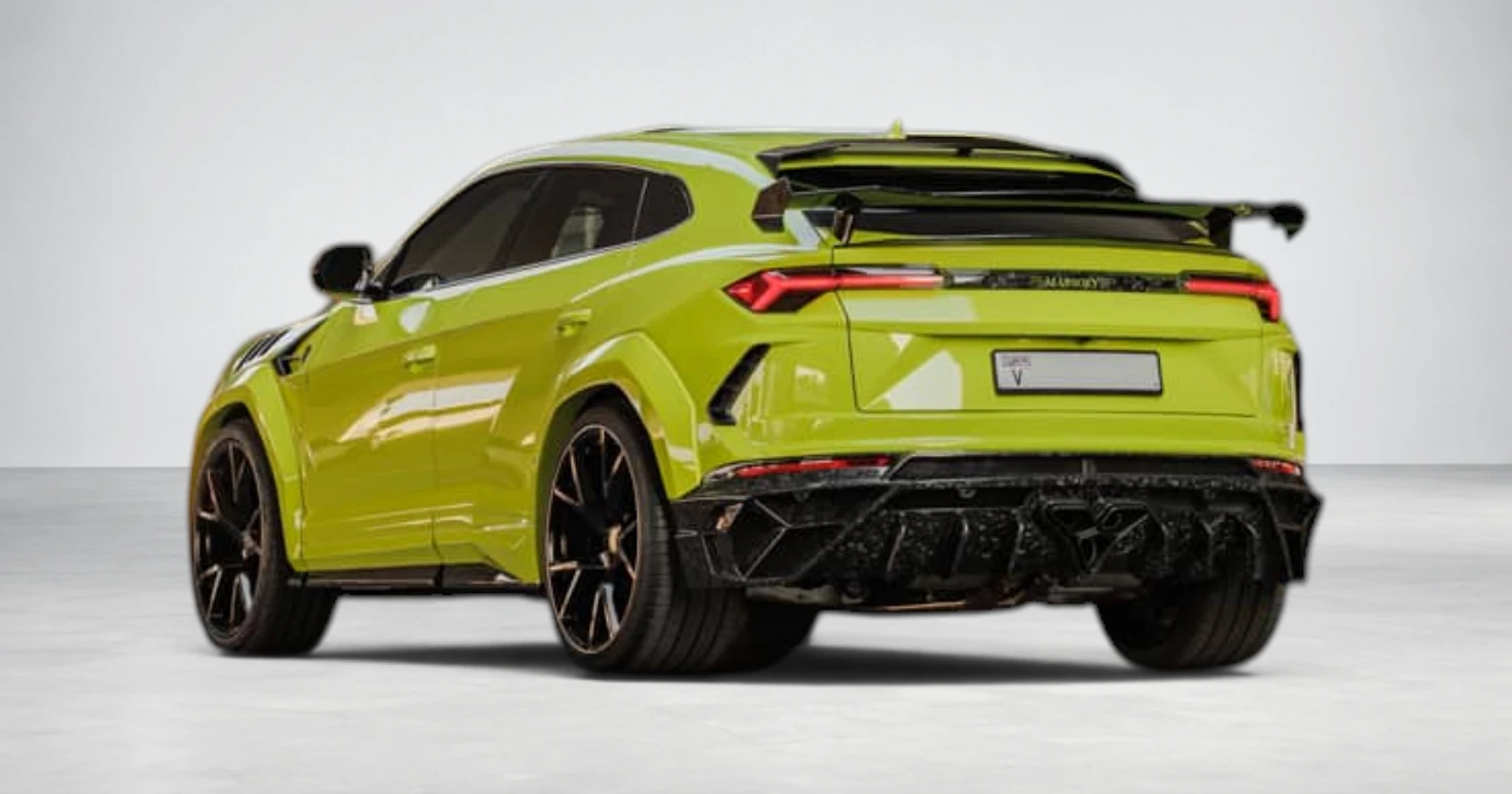 Lamborghini Urus Mansory Lime Green mieten in Dubai – Foto 4