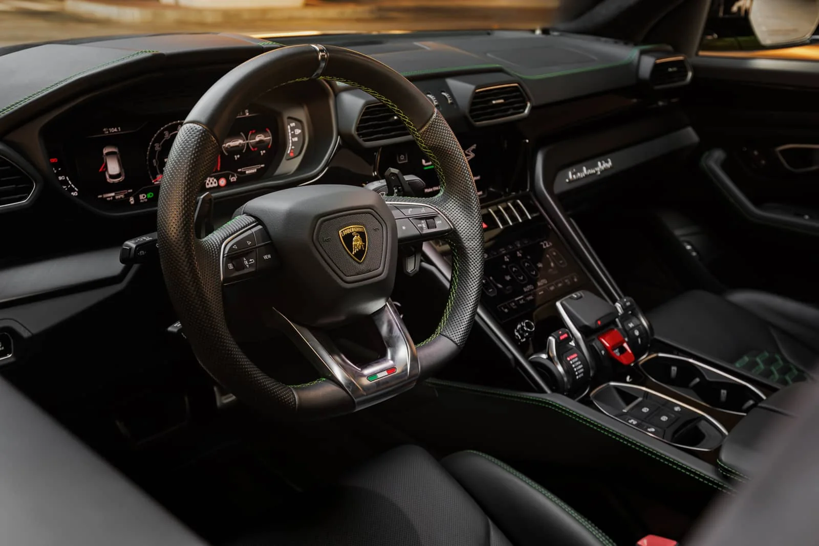 Lamborghini Urus Mansory Lime Green mieten in Dubai – Foto 9