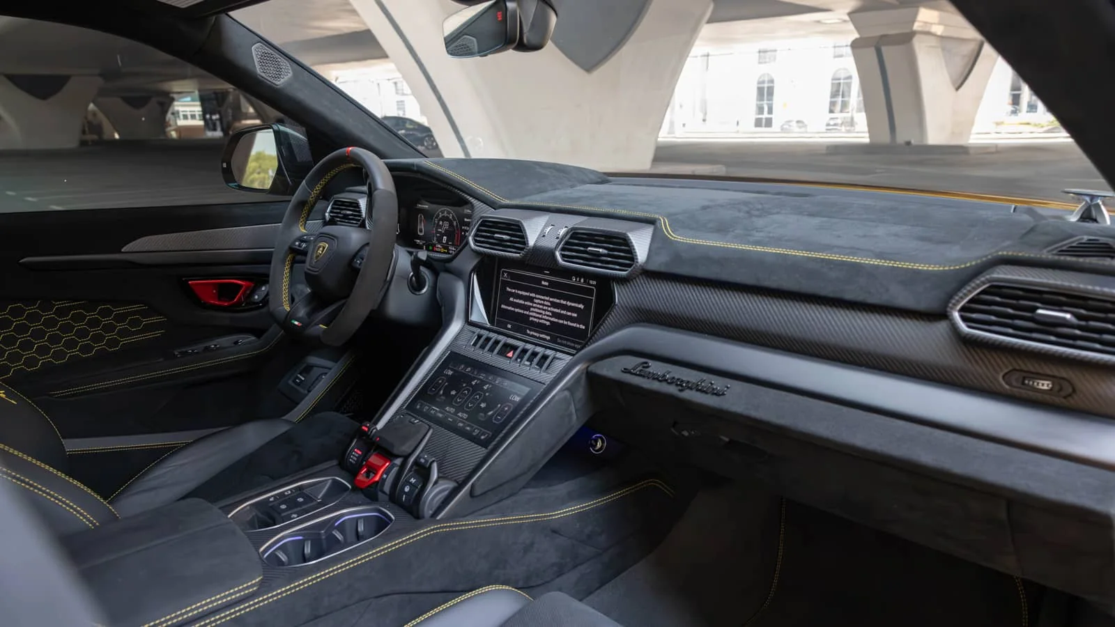 Lamborghini Urus Performante Yellow - View 8