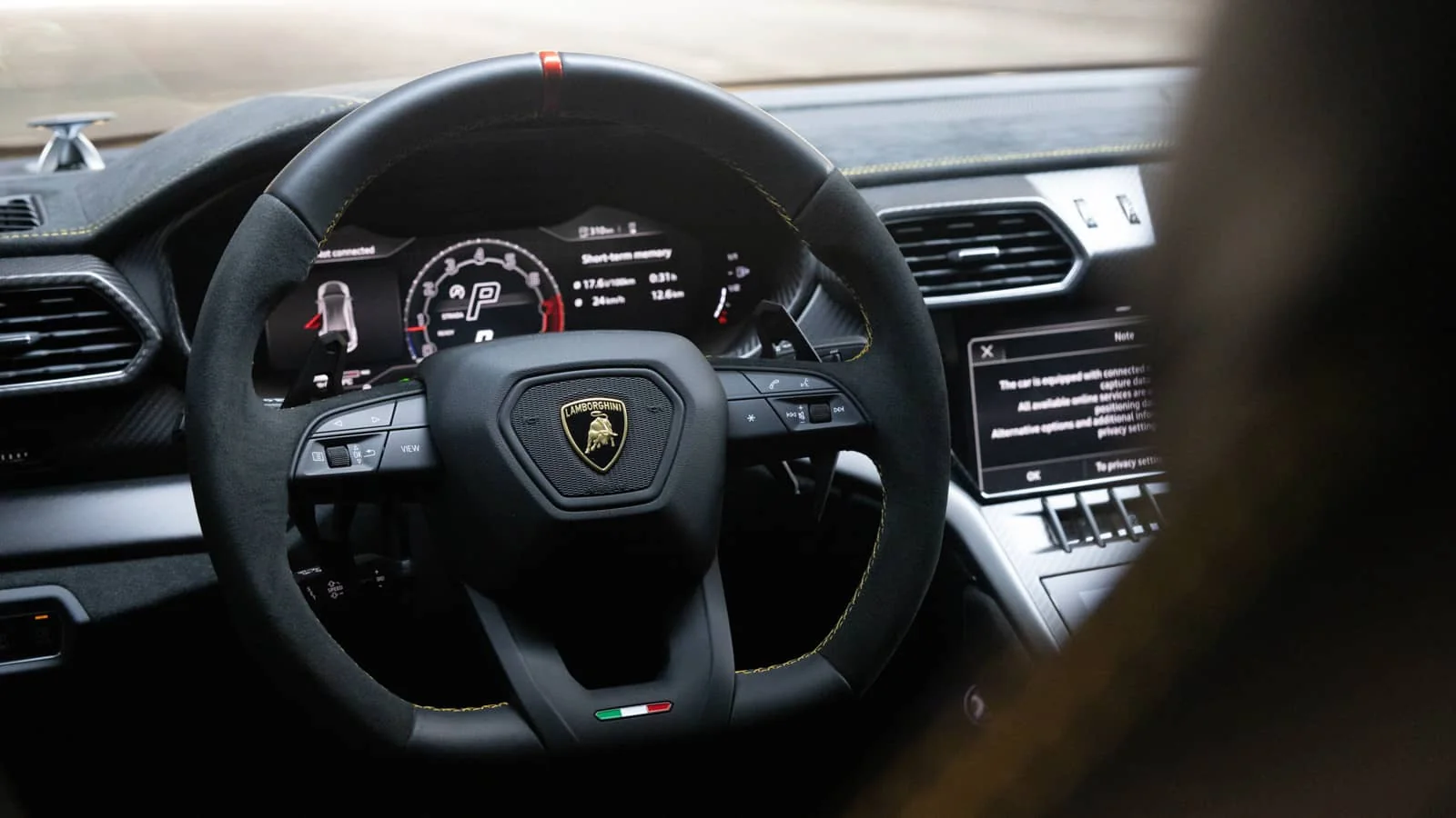 Lamborghini Urus Performante Yellow - View 10
