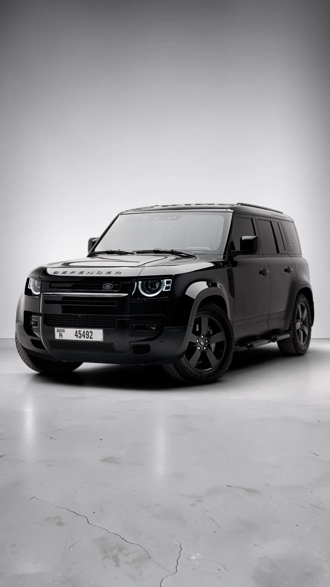 Land Rover Defender 110 Carpathian Grey Fullbleed Shot