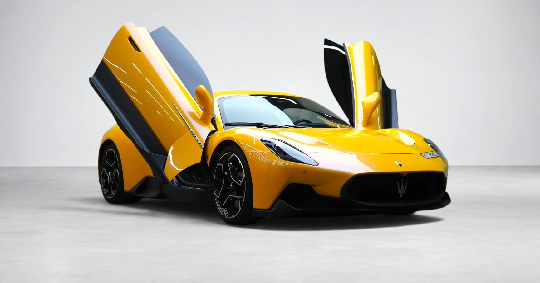 Maserati MC20 Yellow mieten in Dubai – Foto 2