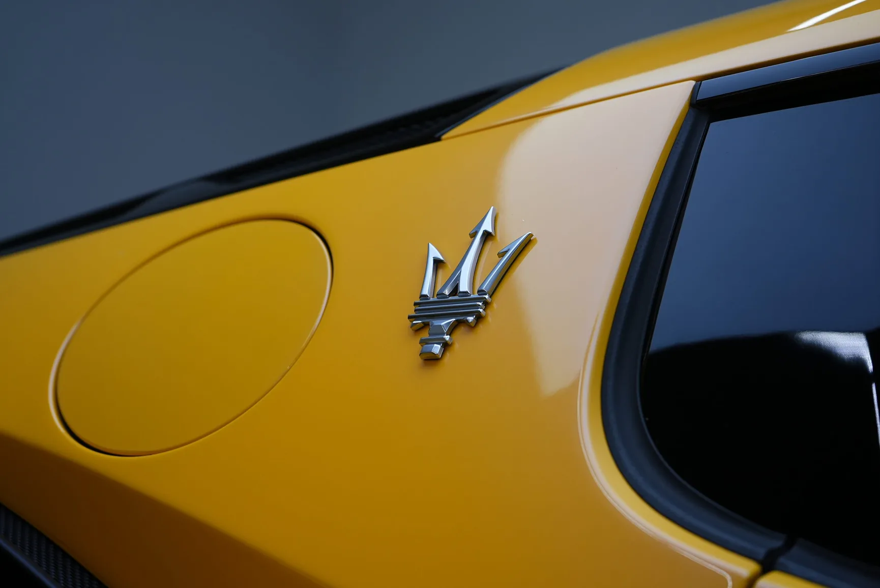 Maserati MC20 Yellow mieten in Dubai – Foto 7
