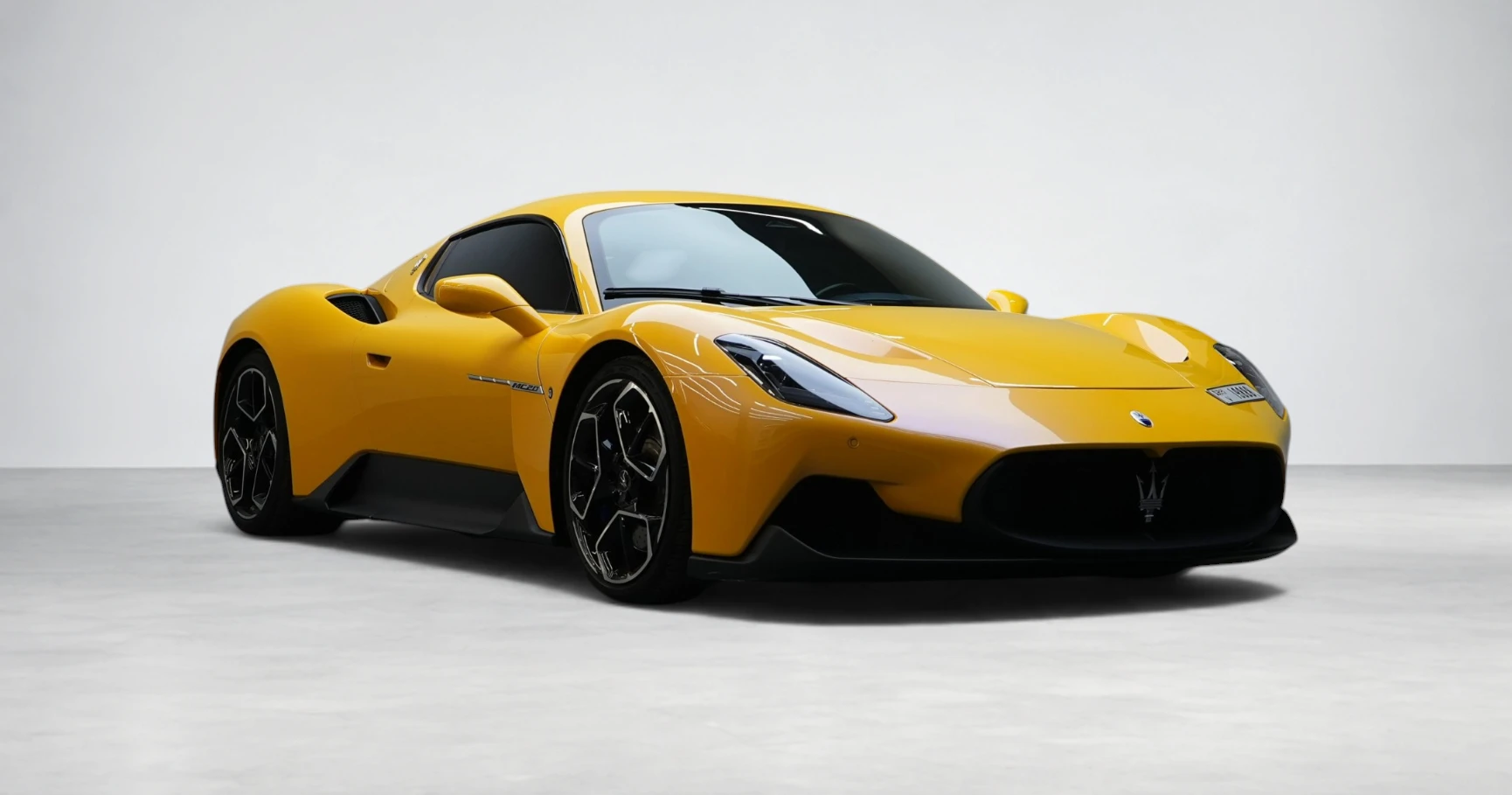 Maserati MC20 Yellow mieten in Dubai – Foto 1