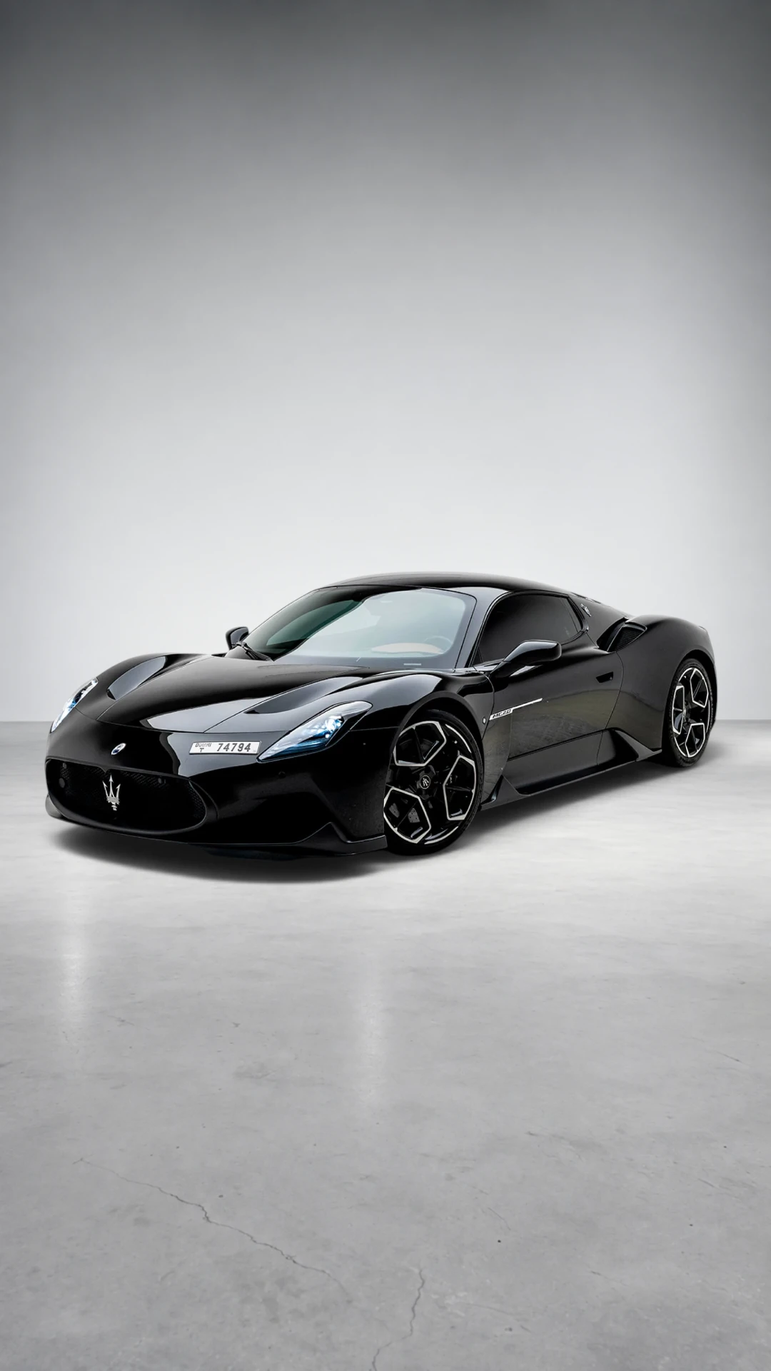 Maserati MC20 Bianco Audace Fullbleed Shot