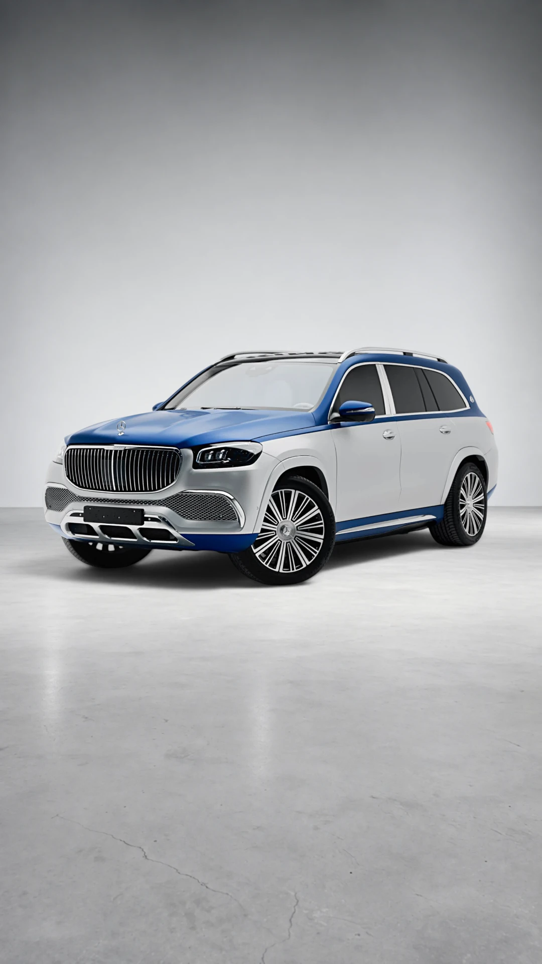 Mercedes-Maybach GLS 600 Two-Tone Obsidian/Silver Fullbleed Shot