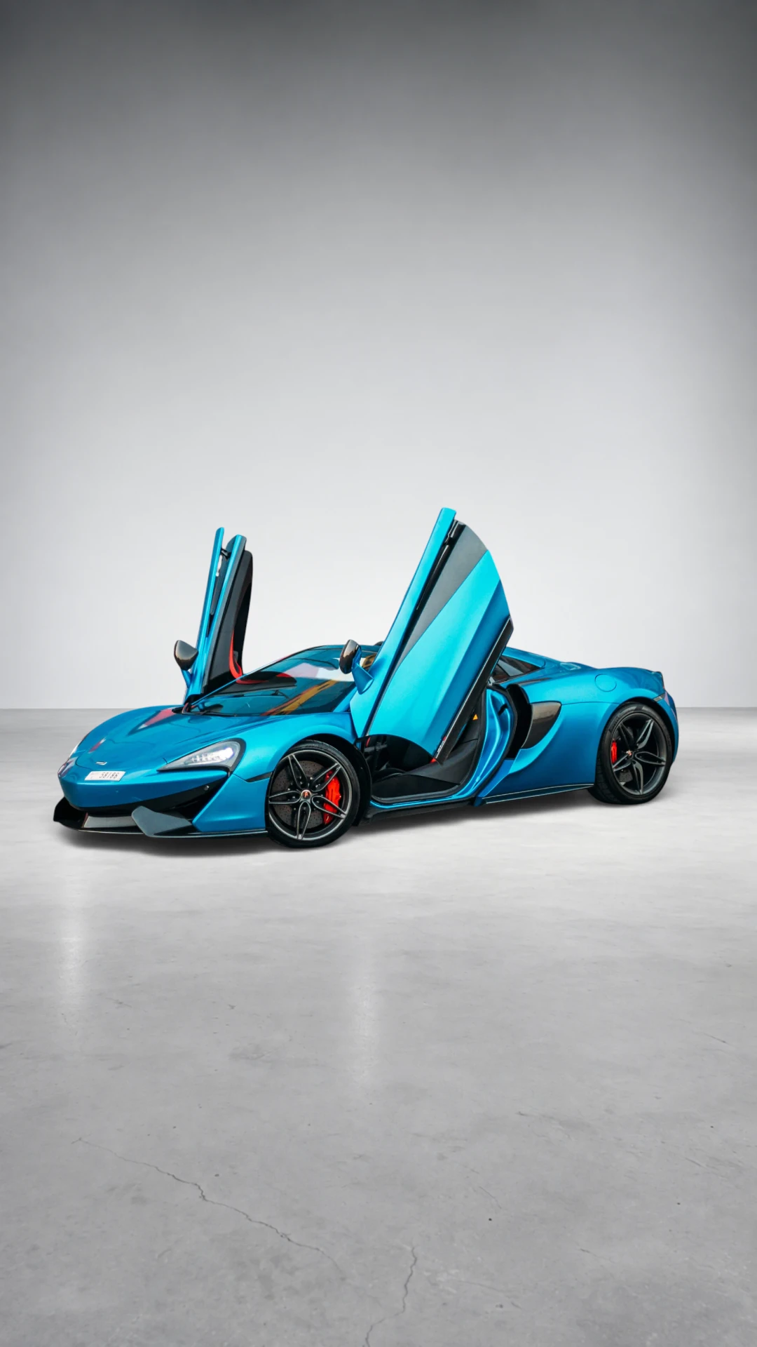 McLaren 570S Spider Silica White Fullbleed Shot