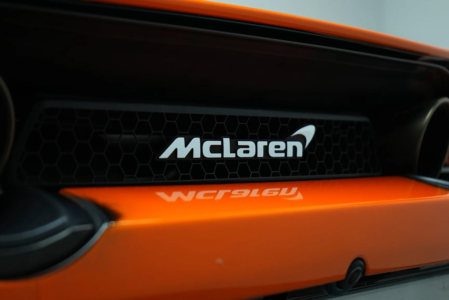 اجاره McLaren 720S Spider Orange در دبی – تصویر 6