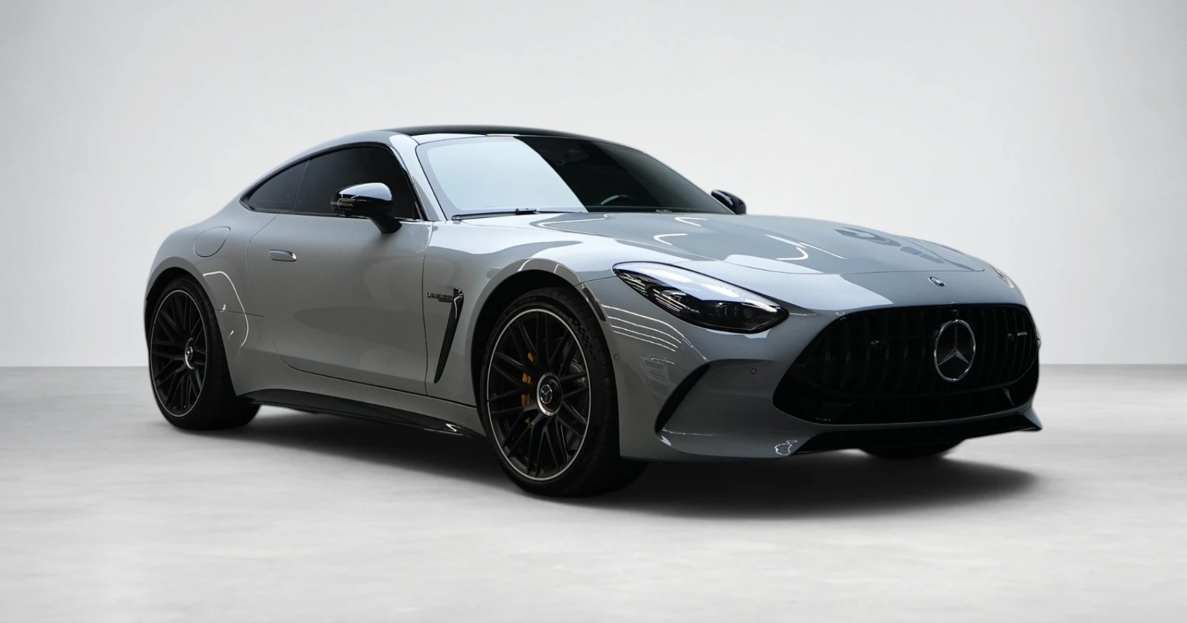 Mercedes-AMG GT 63 Coupe Grey en alquiler en Dubái – foto 2