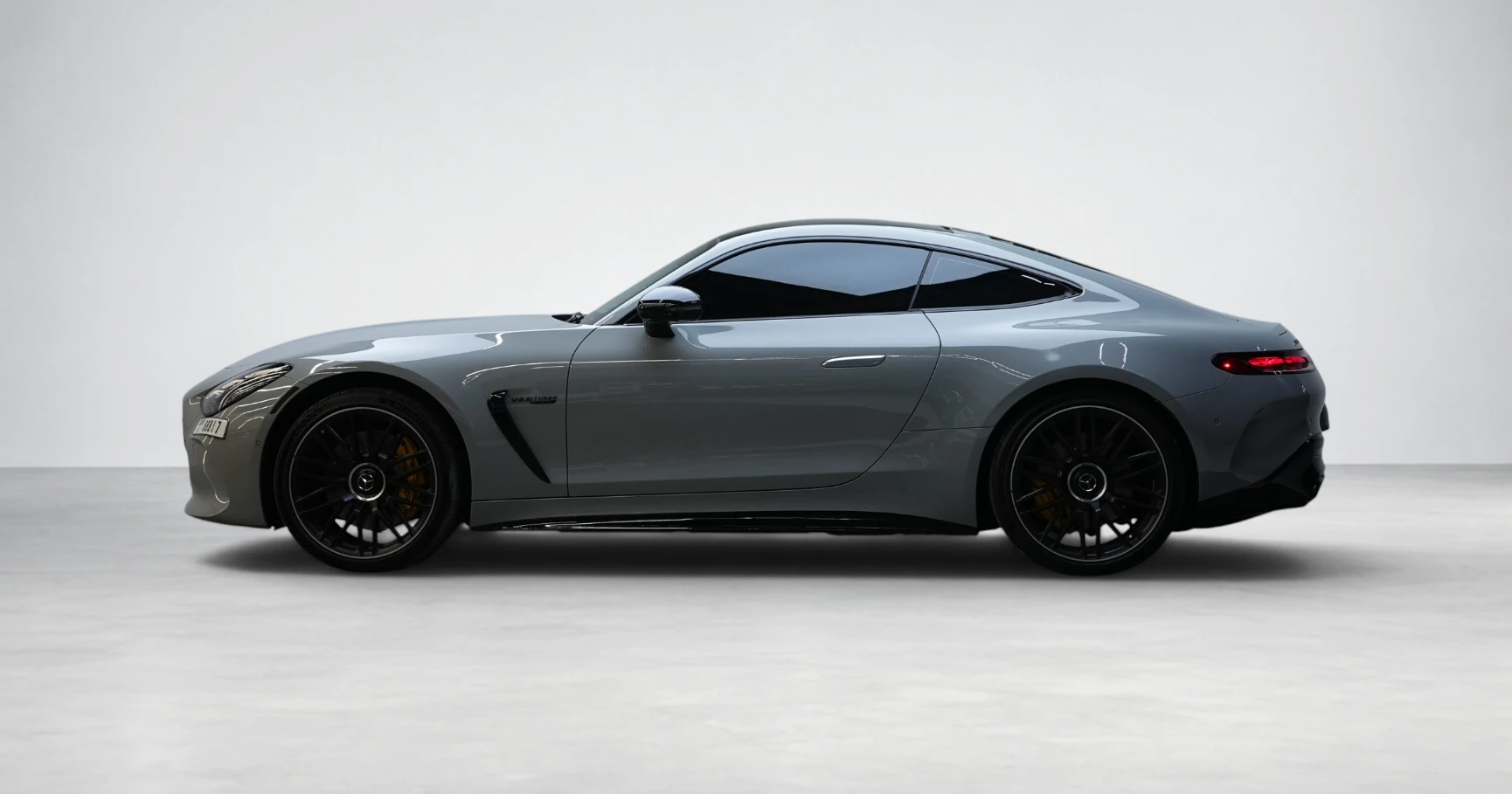 Mercedes-AMG GT 63 Coupe Grey en alquiler en Dubái – foto 4
