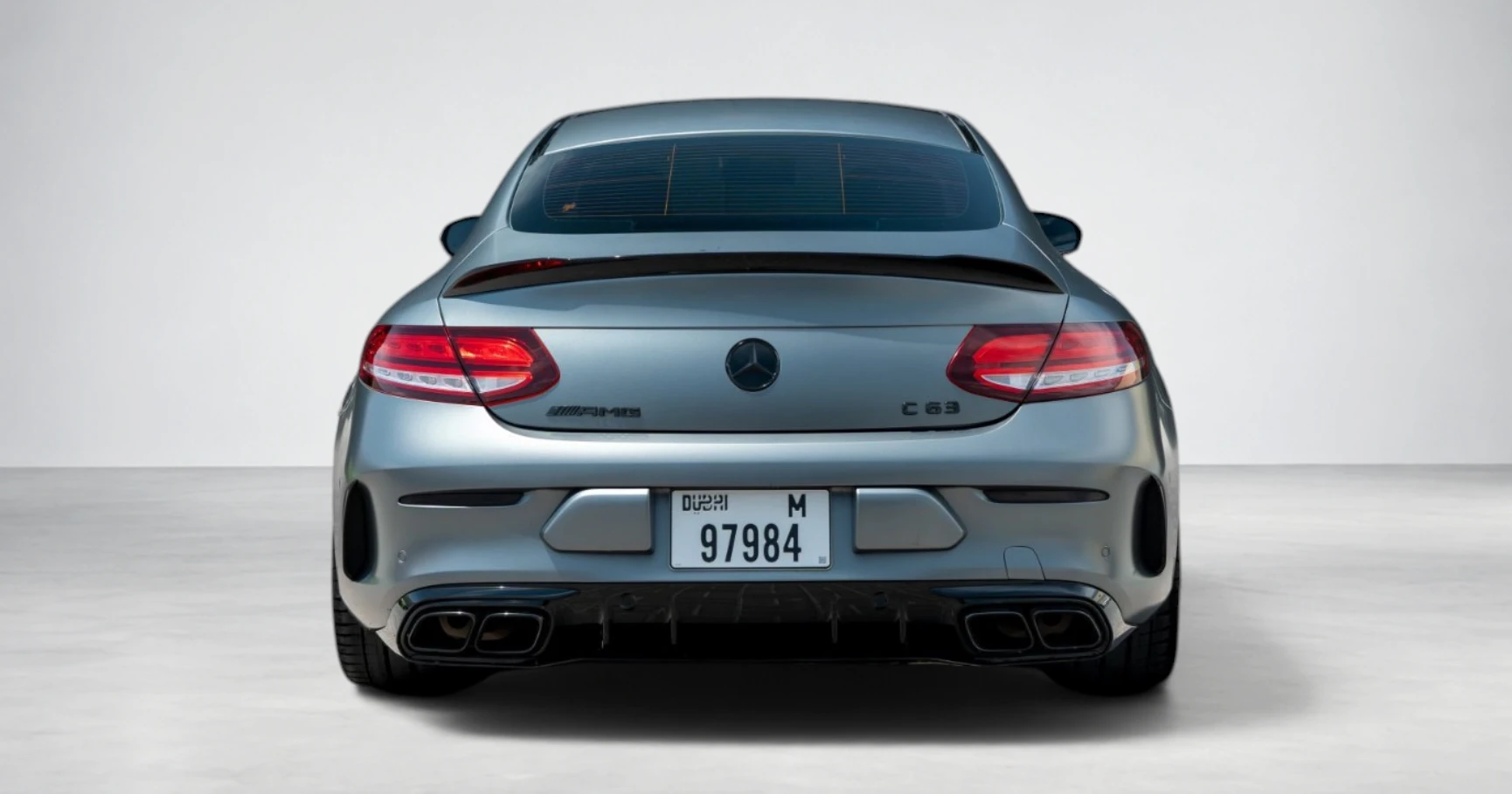 Mercedes-AMG C63 Coupe Grey mieten in Dubai – Foto 2