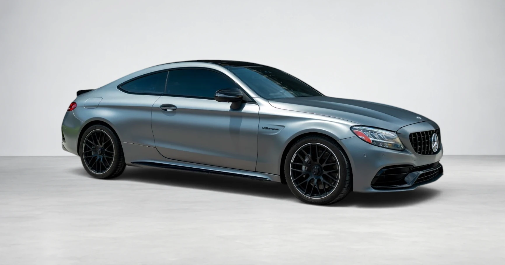 Mercedes-AMG C63 Coupe Grey mieten in Dubai – Foto 1