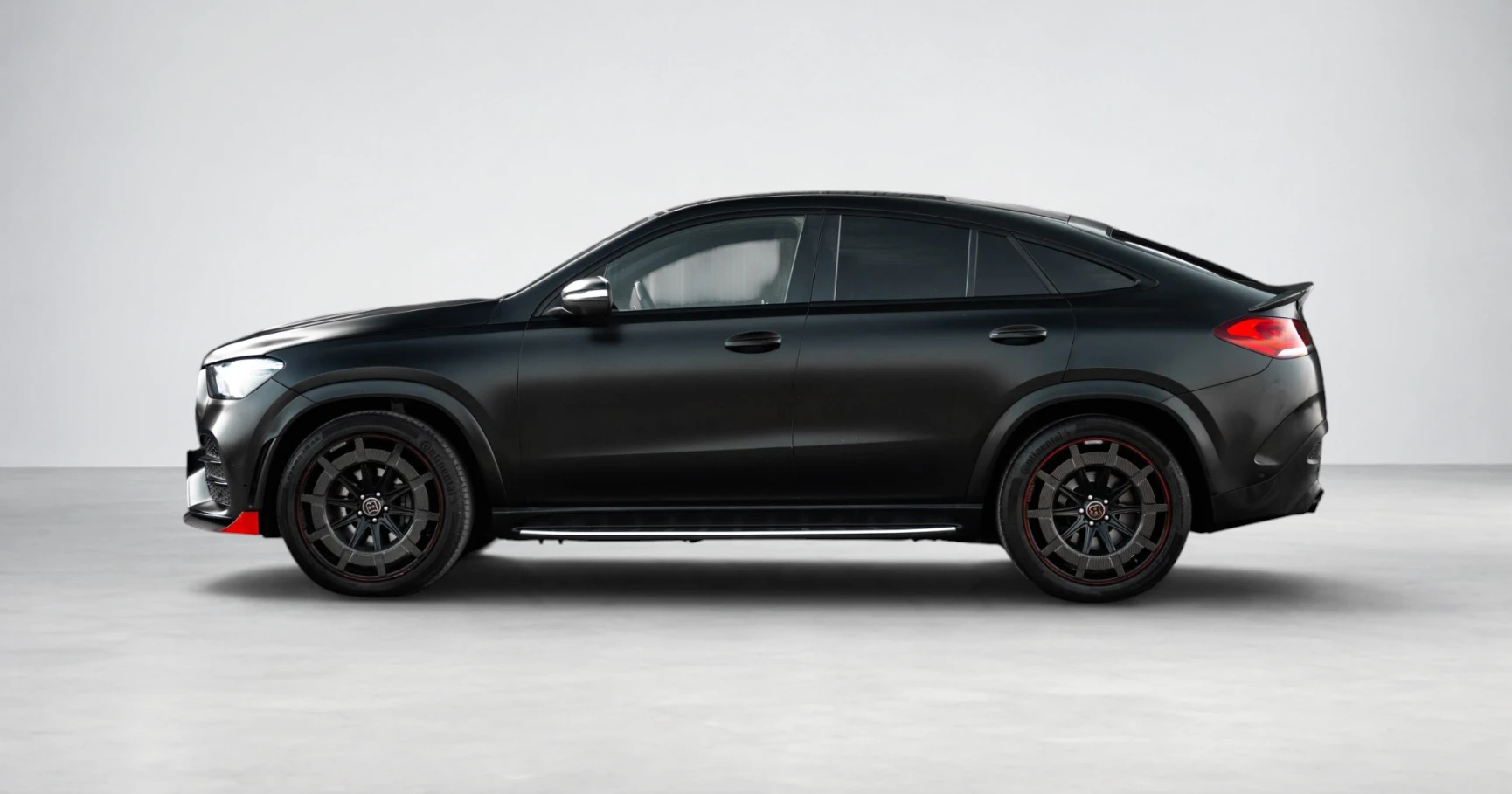 مرسيدس AMG GLE 53 كوبيه أسود مطفي للإيجار في دبي – صورة 4