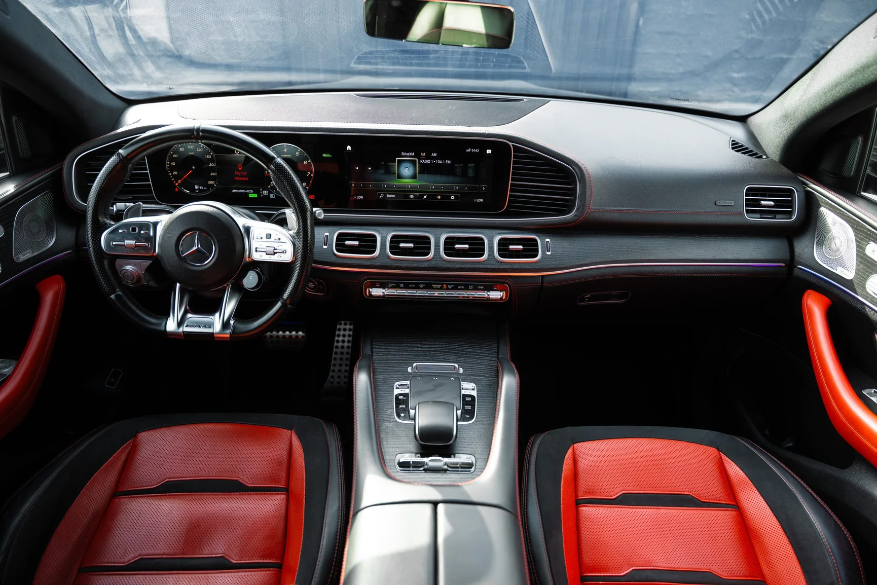 مرسيدس AMG GLE 53 كوبيه أسود مطفي للإيجار في دبي – صورة 6