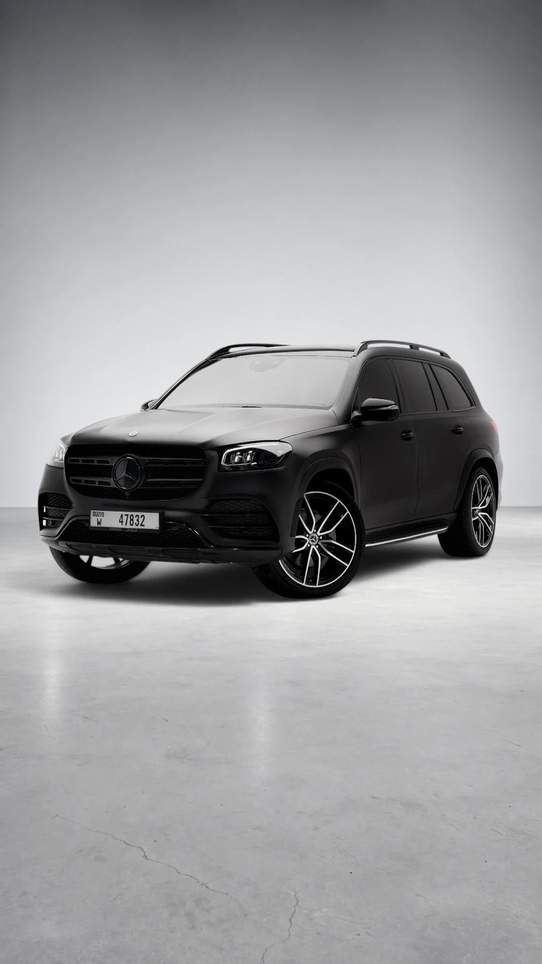 Mercedes-Benz GLS 450 Polar White Fullbleed Shot