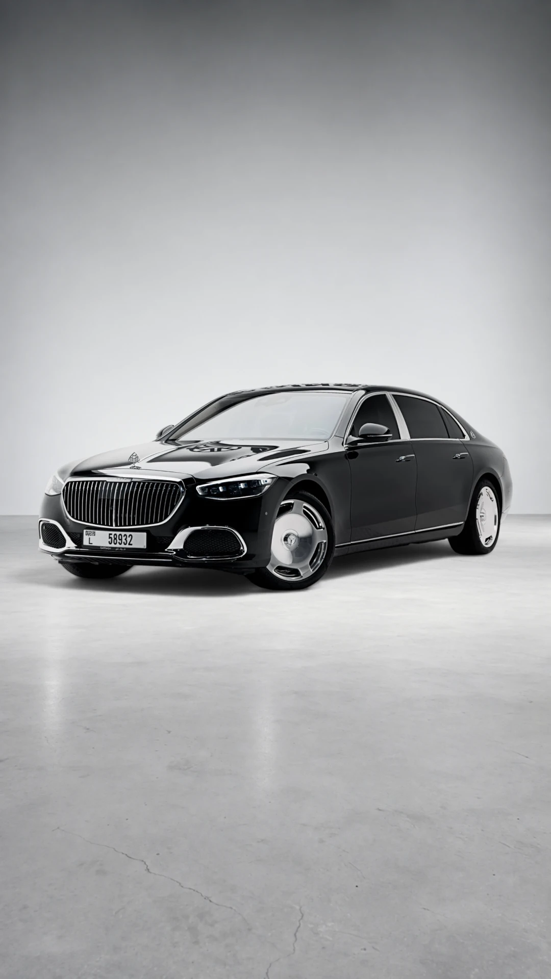 Mercedes-Maybach S580 Obsidian Black Fullbleed Shot