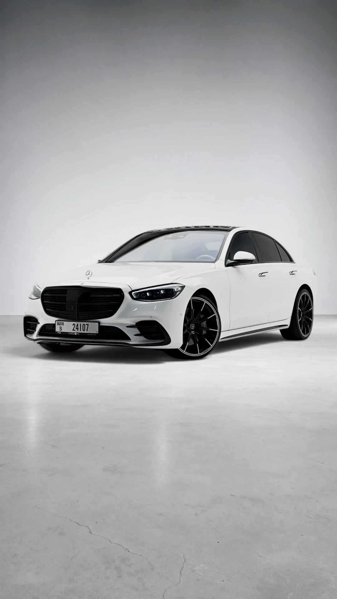 Mercedes-Benz S500 Diamond White Fullbleed Shot