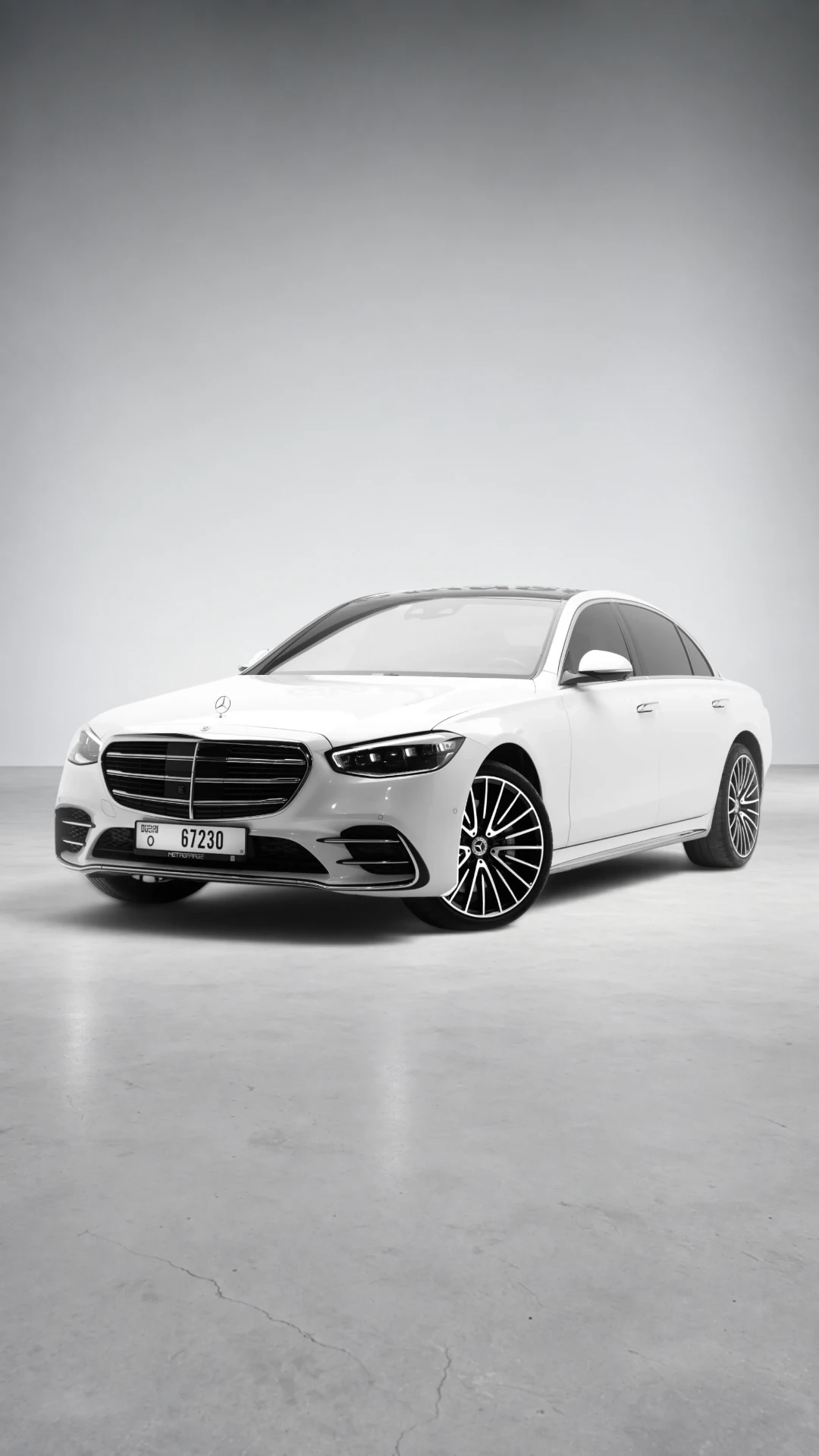 Mercedes-Benz S580 Diamond White Fullbleed Shot