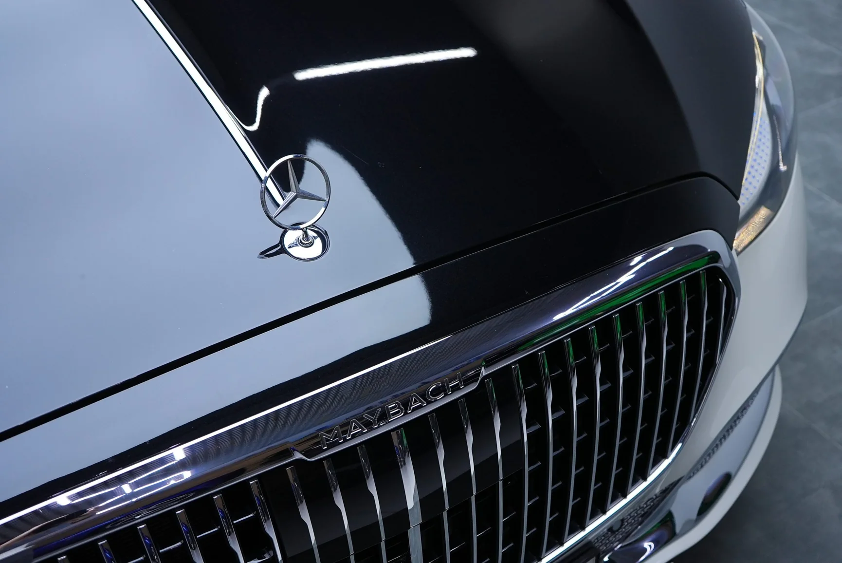 Mercedes-Maybach S680 Two-Tone - View 3