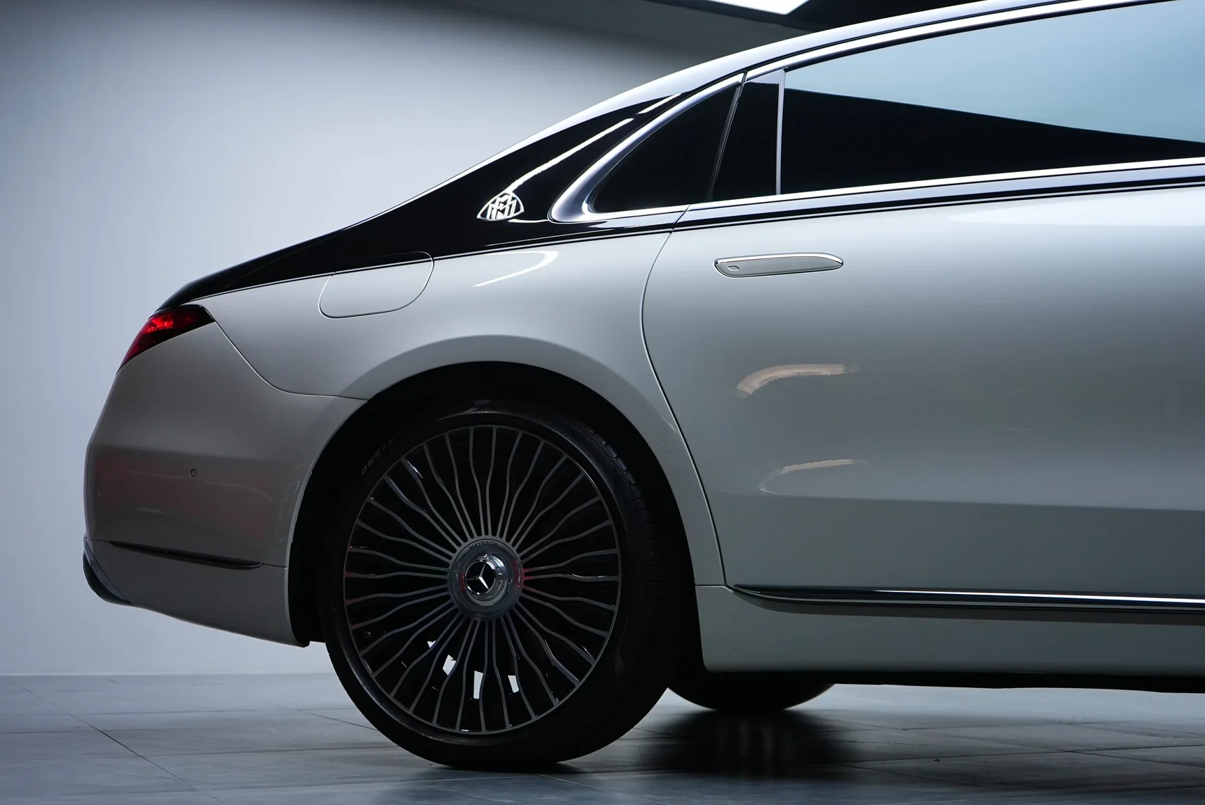 Mercedes-Maybach S680 Two-Tone - View 4
